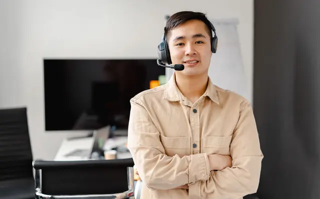 A support specialist with a headset at a screen