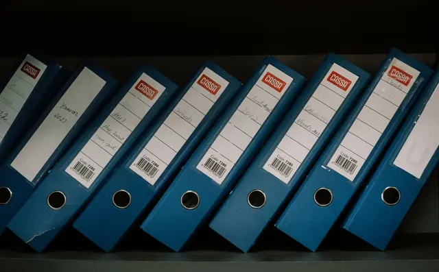 Audit files and folders on archive shelves